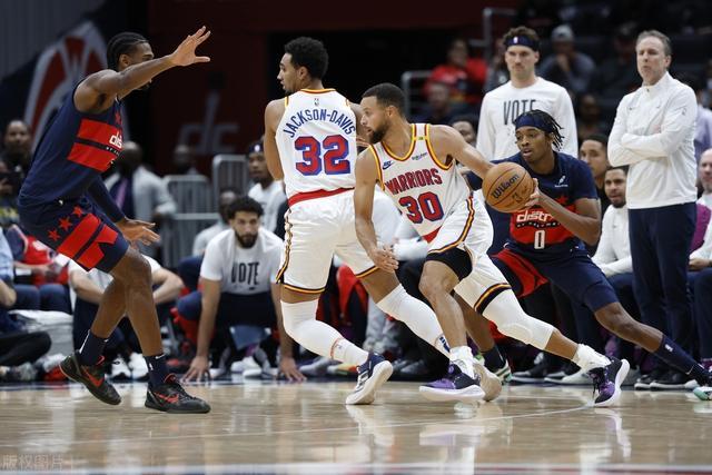 曼城确认小将杰里米·蒙加身披40号